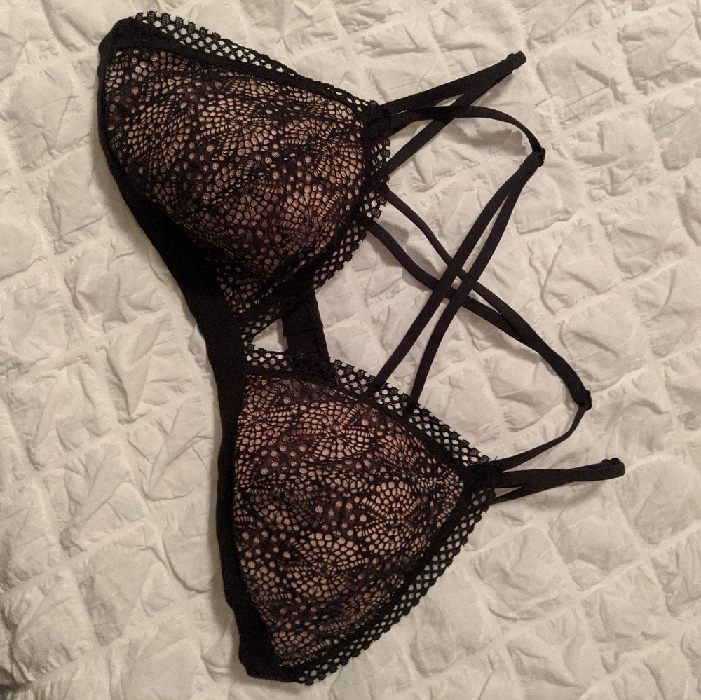 NWT Victoria Secret Strappy  lace bralette